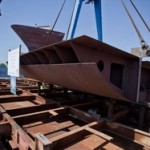 Greenpeace começa a construir novo navio Rainbow Warrior, 25 anos após serviço secreto Francês ter afundado o anterior. 